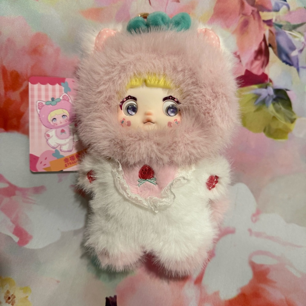 Nommi fruits strawberry vinyl plush pendant new with out a box